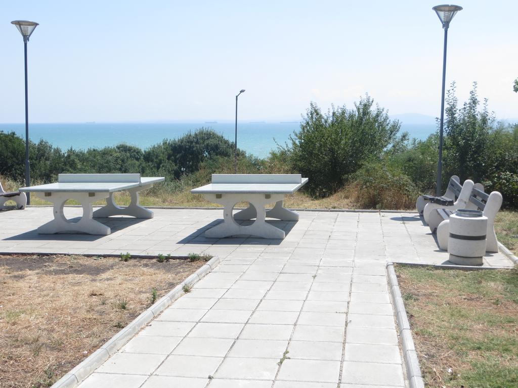 Emona Apartment Burgas City Exterior foto