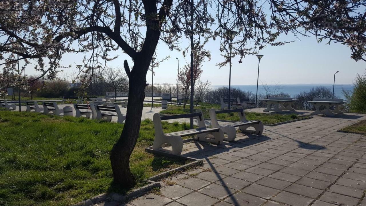 Emona Apartment Burgas City Exterior foto